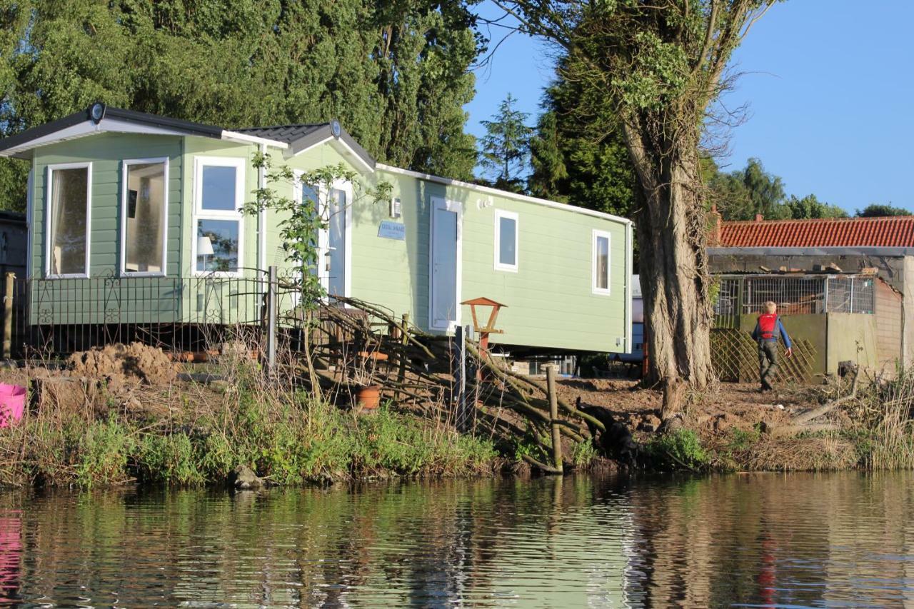 Marshlands Lakeside Nature Retreat Barton-upon-Humber Exterior foto